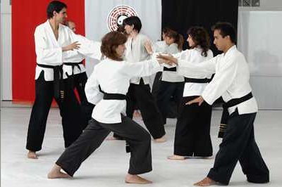 En la practica del arte marcial <br> se estudian y observan <br> los estados de cambio